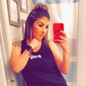 Meet your Posher, Larisa